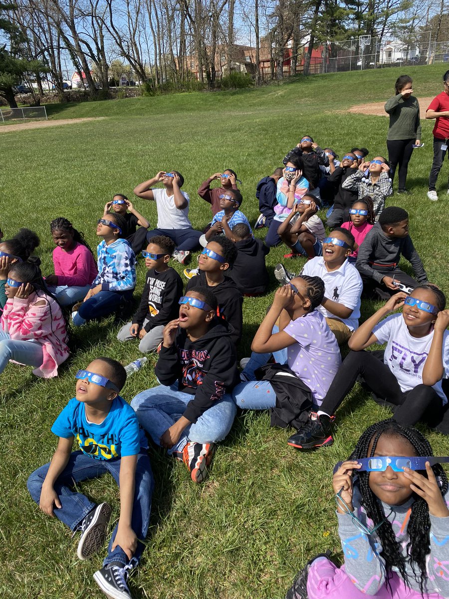 Looking at the #SolarEclipse2024