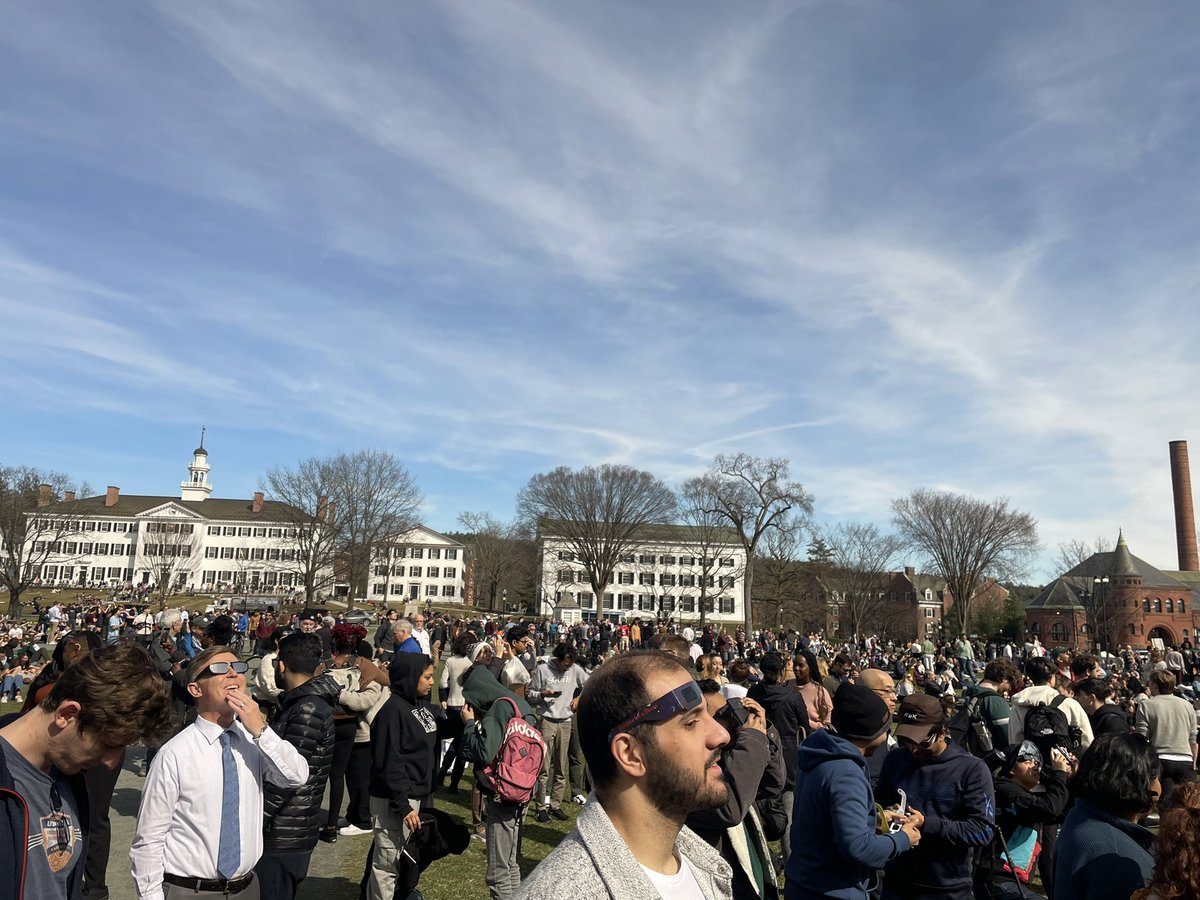 Eclipse watch party on The Green with @Dartmouth Astronomy!