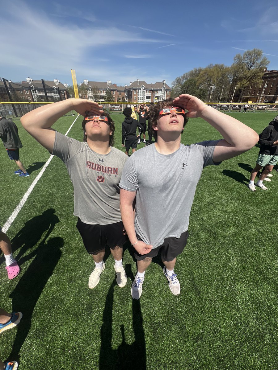 Awesome day outside for our school and players to observe the eclipse! #DubG