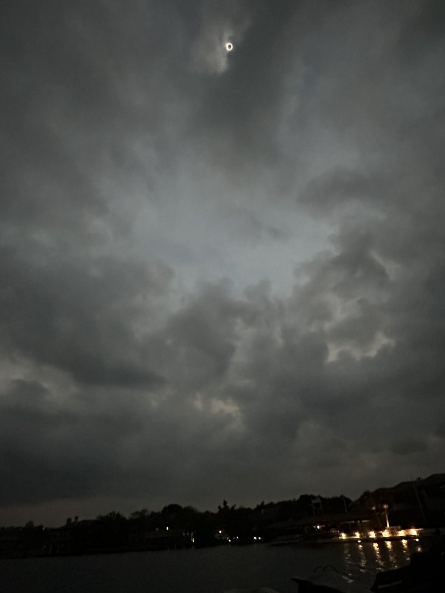 eb_le's tweet photo. Some eclipse totality for all you space nerds. Clouds were thick, but shoutout to wind that gave us some lucky glimpses. #2024eclipse https://t.co/3fV8mseVzM