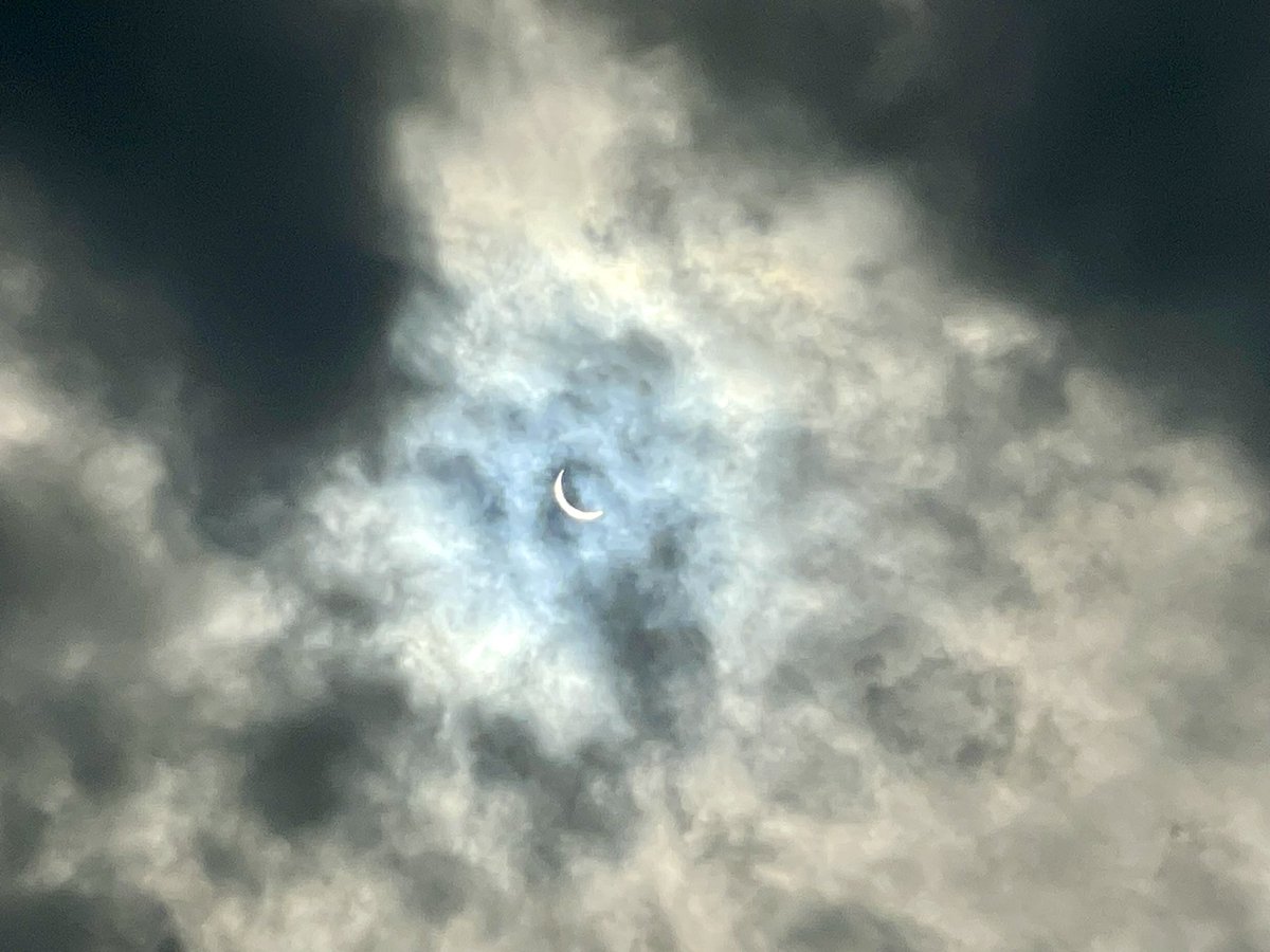 I found a hole in the clouds. #Eclipse