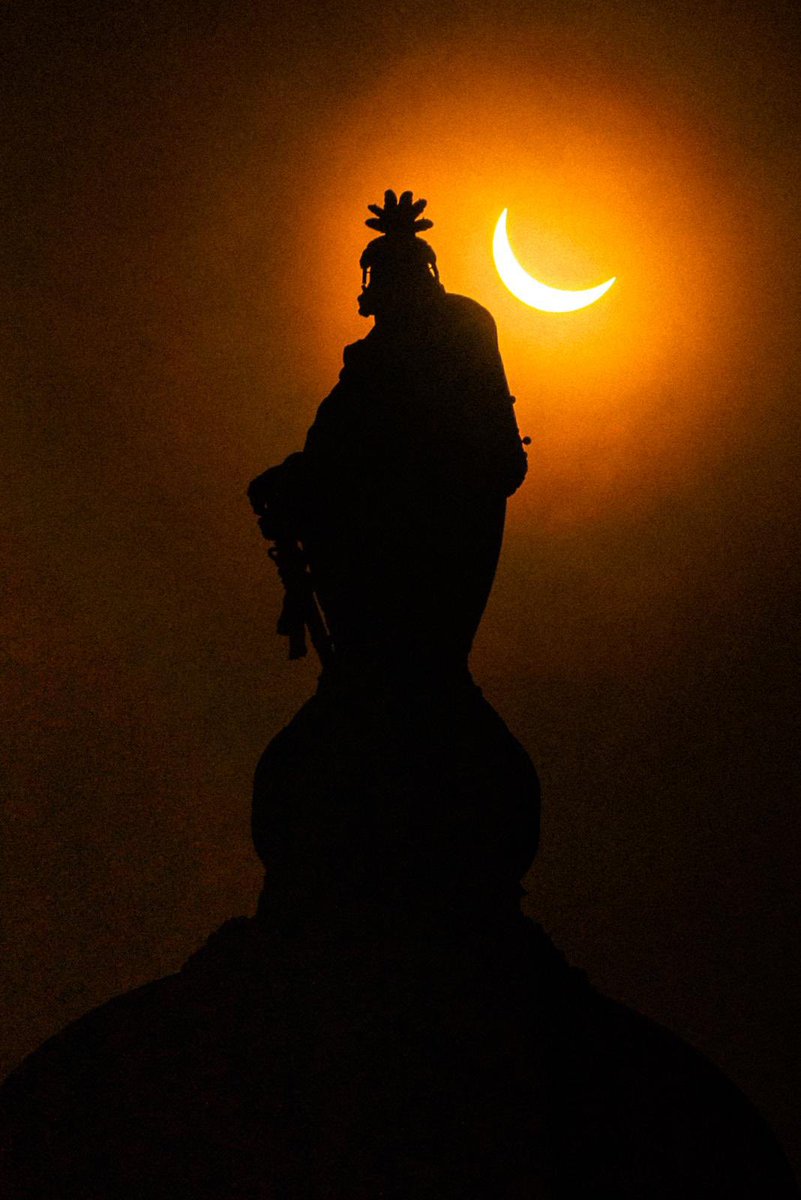 The Eclipse and the Capitol Photo by our incredible @ABC photographer @isbalcio #Eclipse