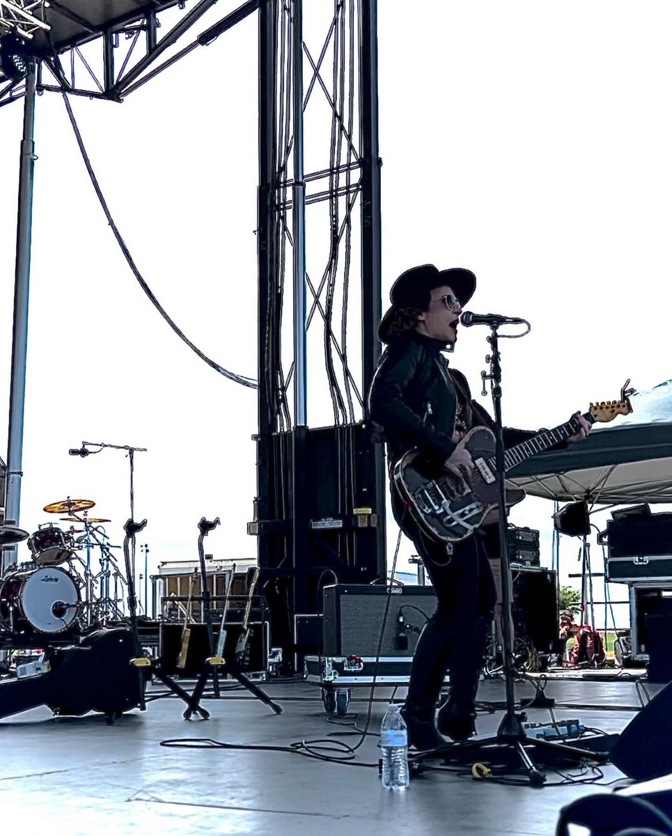 vintageguitars_'s tweet photo. Vintage artist @thejordanrainer Had a great day playing outdoors in this beautiful spring weather in Texas!! Greenville, you were legendary! Playing my new @vintage_guitars_us !!
#jordanrainer #livemusic #music #concert #womaninblack #thevoice #vintagetone https://t.co/88fs5G1L8o