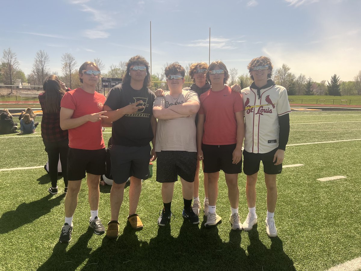 FZEAPWright's tweet photo. OUR students had a blast at today's Solar Eclipse event!!! #EastsidePride https://t.co/PPXOiEE8DL