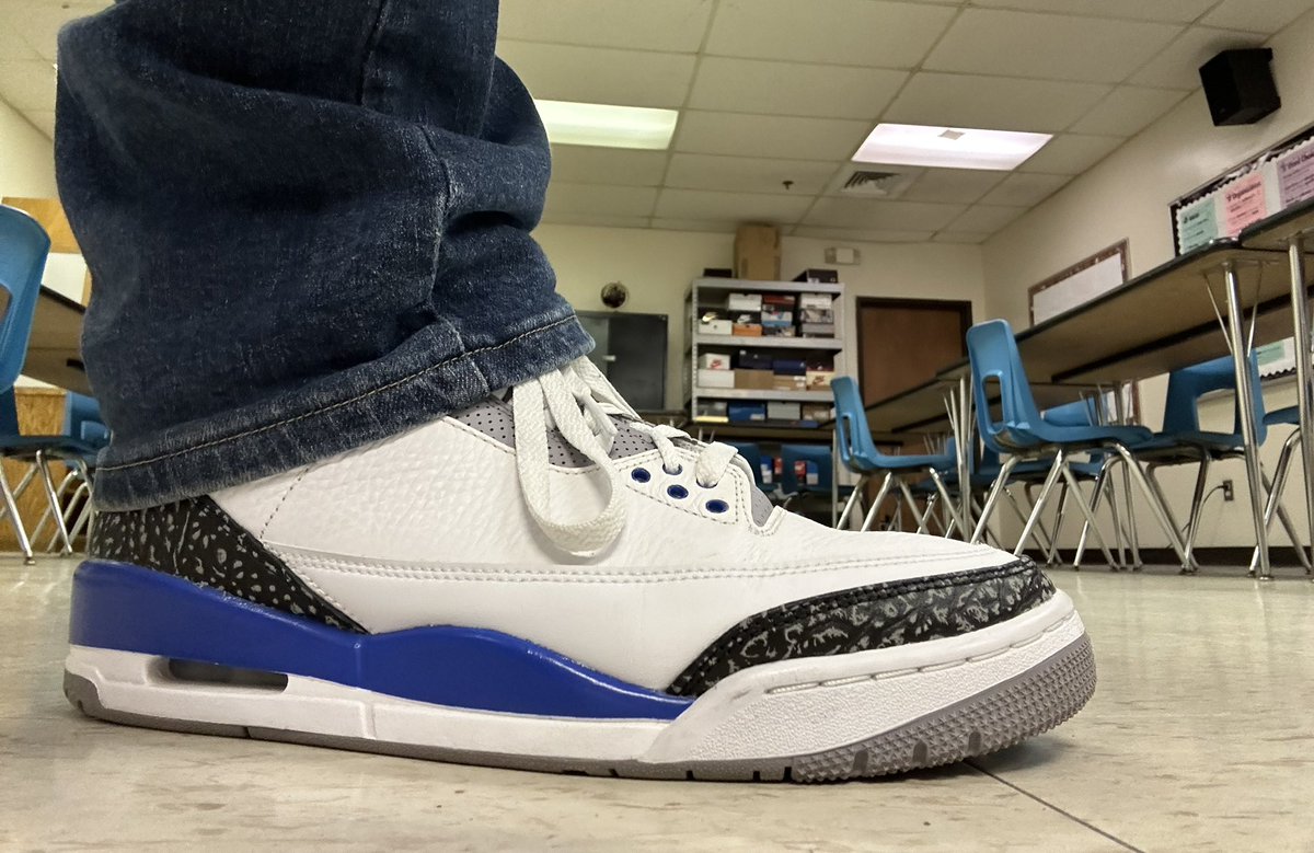 Monday’s in the books! So happy that I picked these to wear today. 3s don’t have the reputation of being super comfortable, but these worked well for me even on an active teaching day! (Air Jordan 3, Racer Blue colorway) #KOTD #yoursneakersaredope @Nike @nikestore @Jumpman23