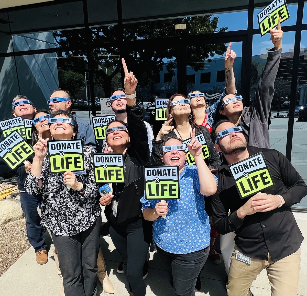 LifesharingSD's tweet image. HOW COOL… AN ECLIPSE DURING DONATE LIFE MONTH! Safety glasses are a must 💙💚 #lifesharing #eclipse #sandiego #donatelifemonth