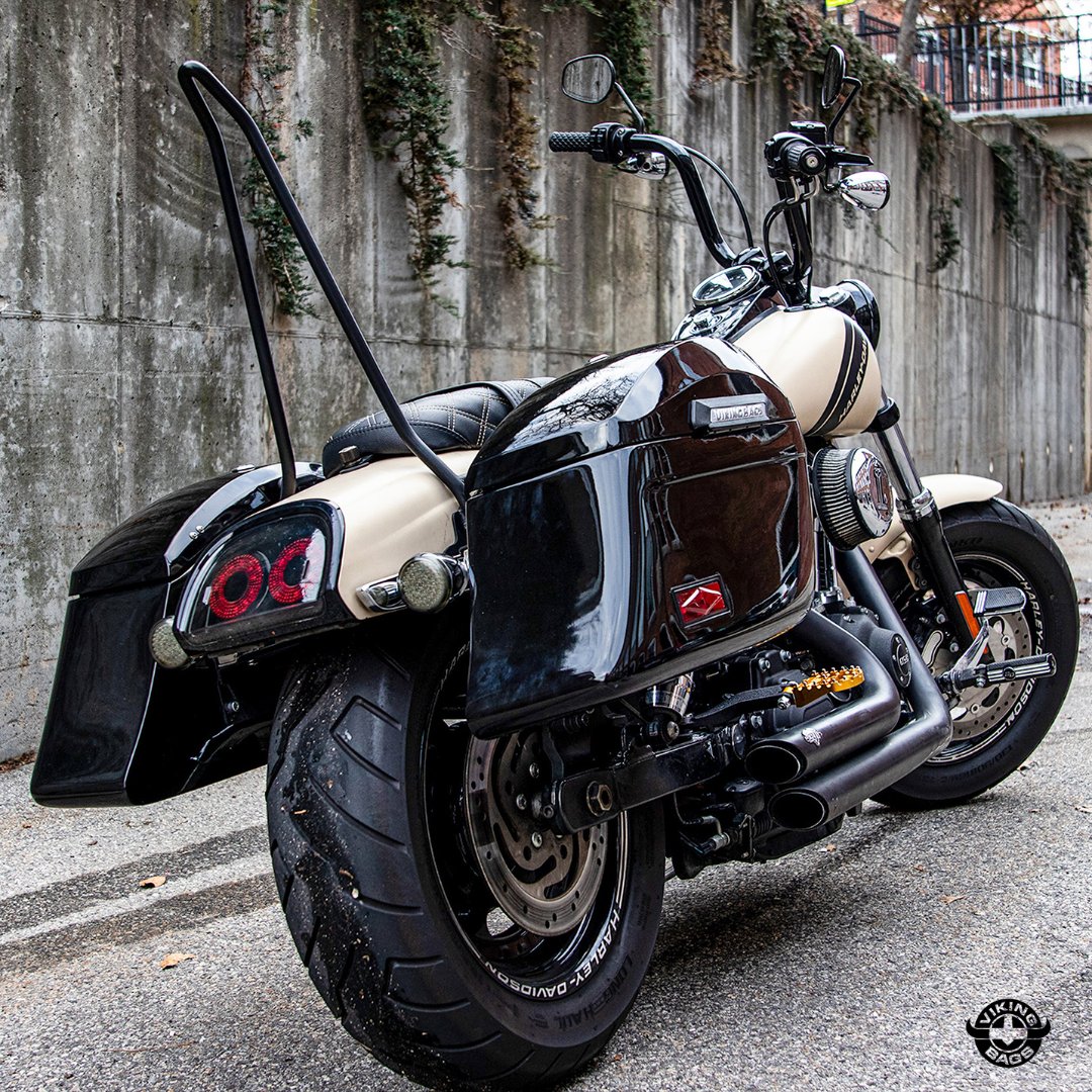 Having black painted saddlebags can help add the right amount of edge to your bike.

#vikingbags #harleydavidson #dyna #streetbob #saddlebags #motorcycleluggage