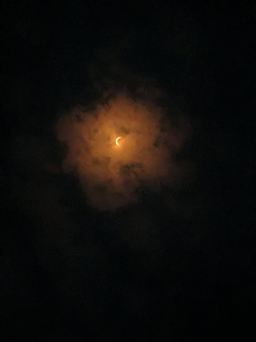 crlyhrwildcat's tweet photo. A few minutes before 87%/max on the Mall! @capitalweather Pic through my phone/glasses right before the clouds came in 😂 https://t.co/wIJekhyoch
