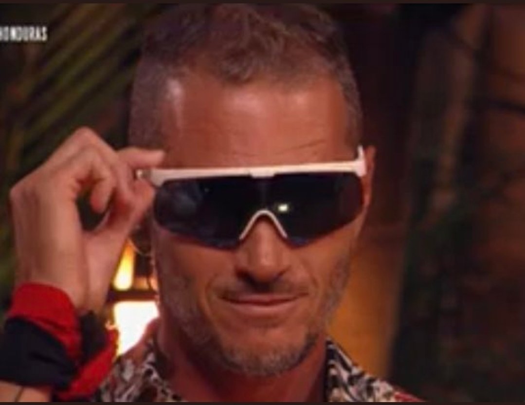 KSeregni's tweet photo. Posso far finta di star bene, ma mi mancate 
#isola #isoladeifamosi https://t.co/GAL7KgYj9r