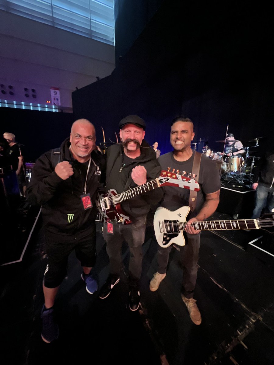 This is side stage at Punkspring festival in Tokyo last month. Hanging with these two righteous dudes, Mr Dave Brownsound and Mr Dean Pleasants warning up the for show! @davebrownsound #punkspring #tokyo #zebrahead #suicidaltendencies #sum41 #davebrownsound #deanpleasants