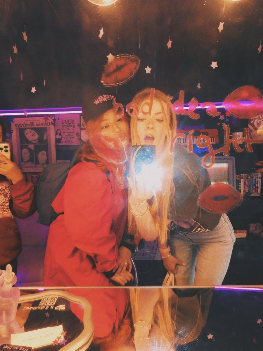 TheAddyMiller's tweet photo. living out my teenage dream🥹💜

#GUTSWorldTourNYC #GUTSWorldTourBus @LiviesHQ https://t.co/nnmtguGBxf