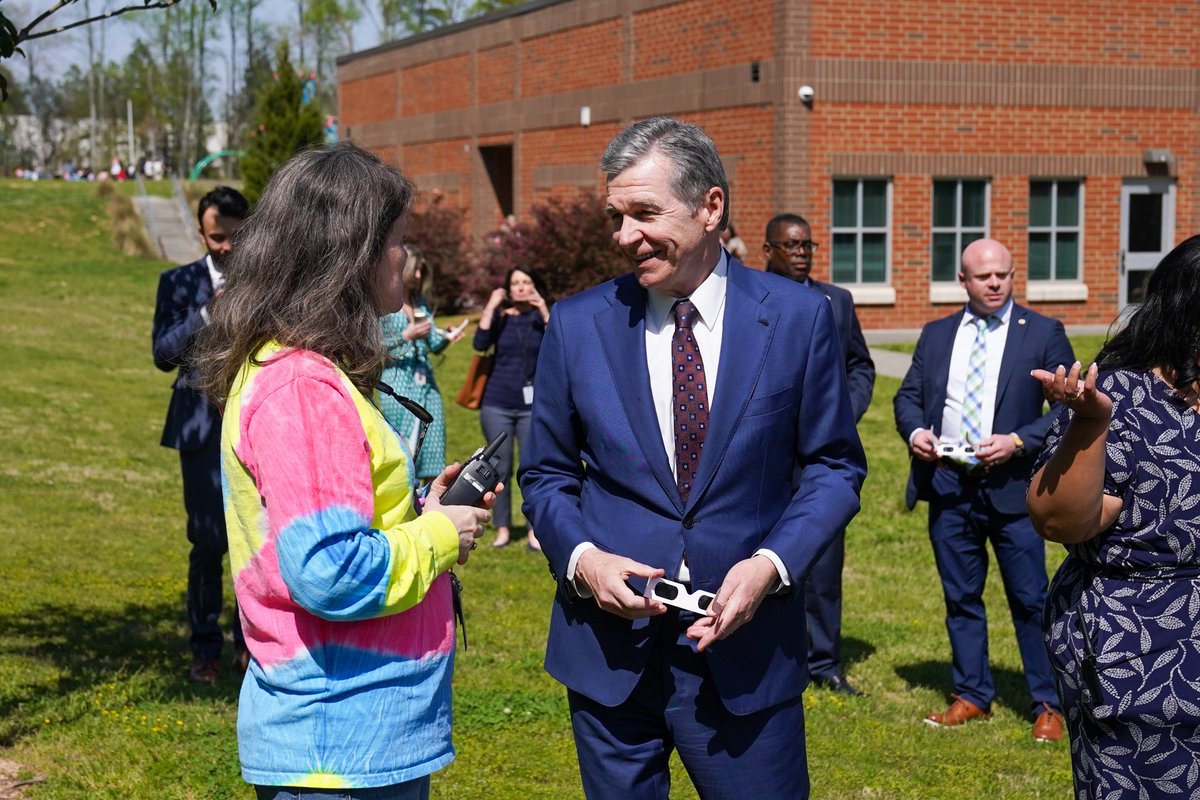 Glasses on, North Carolina! Today, Gov. Cooper visited Pleasant Grove Elementary School to view the solar eclipse☀️😎