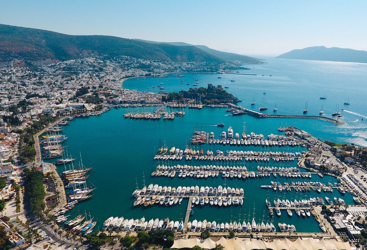 Bodrum'a son 24 saatte 15 bin araç giriş yaptı.