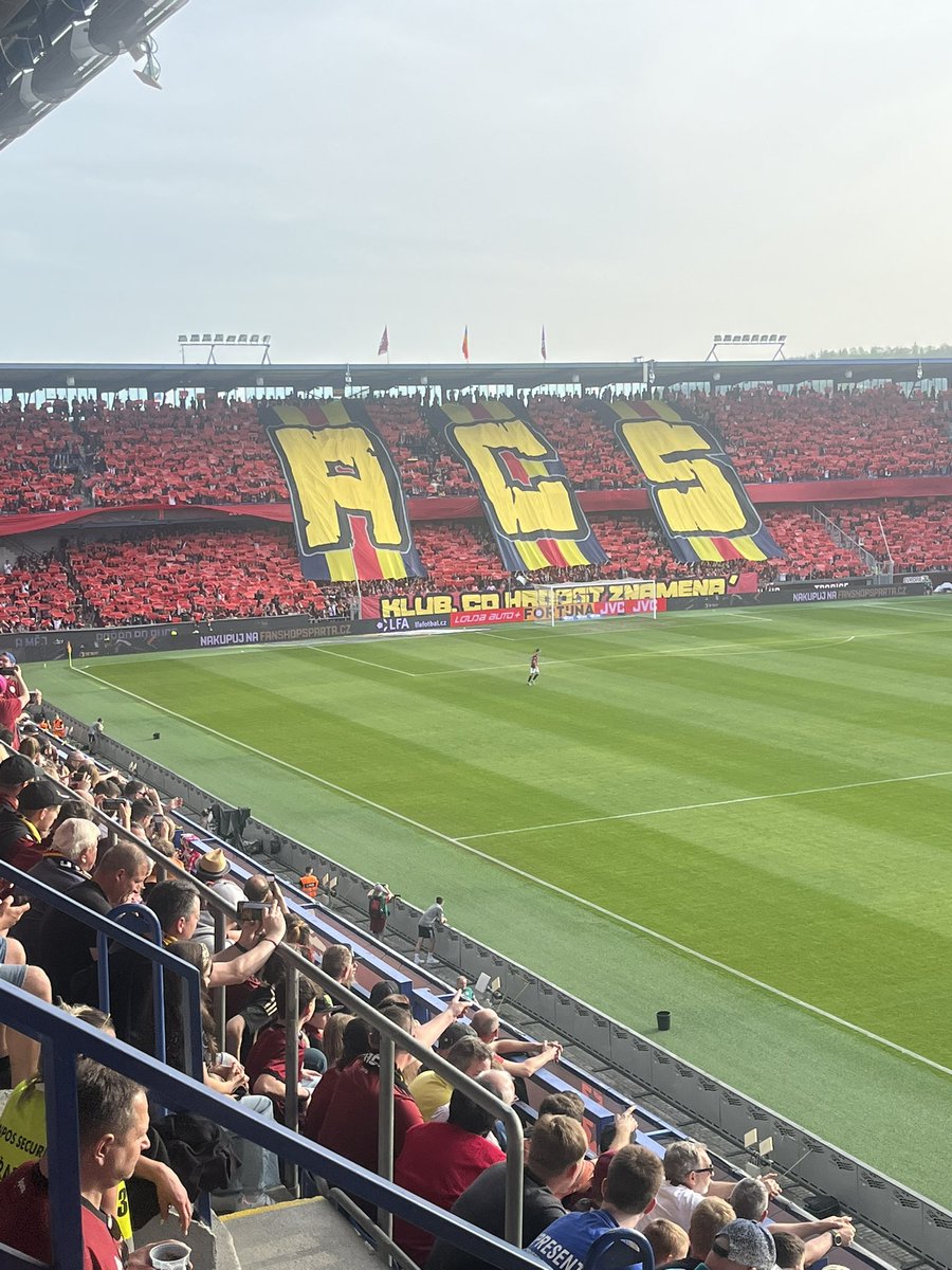 Fantastisk tur til Prag ⚽️

4 stadions, masser af mål, super fankultur, god mad og gode/billige øl. 

Varm anbefaling herfra, hvis man vil kombinere fodbold og storby.