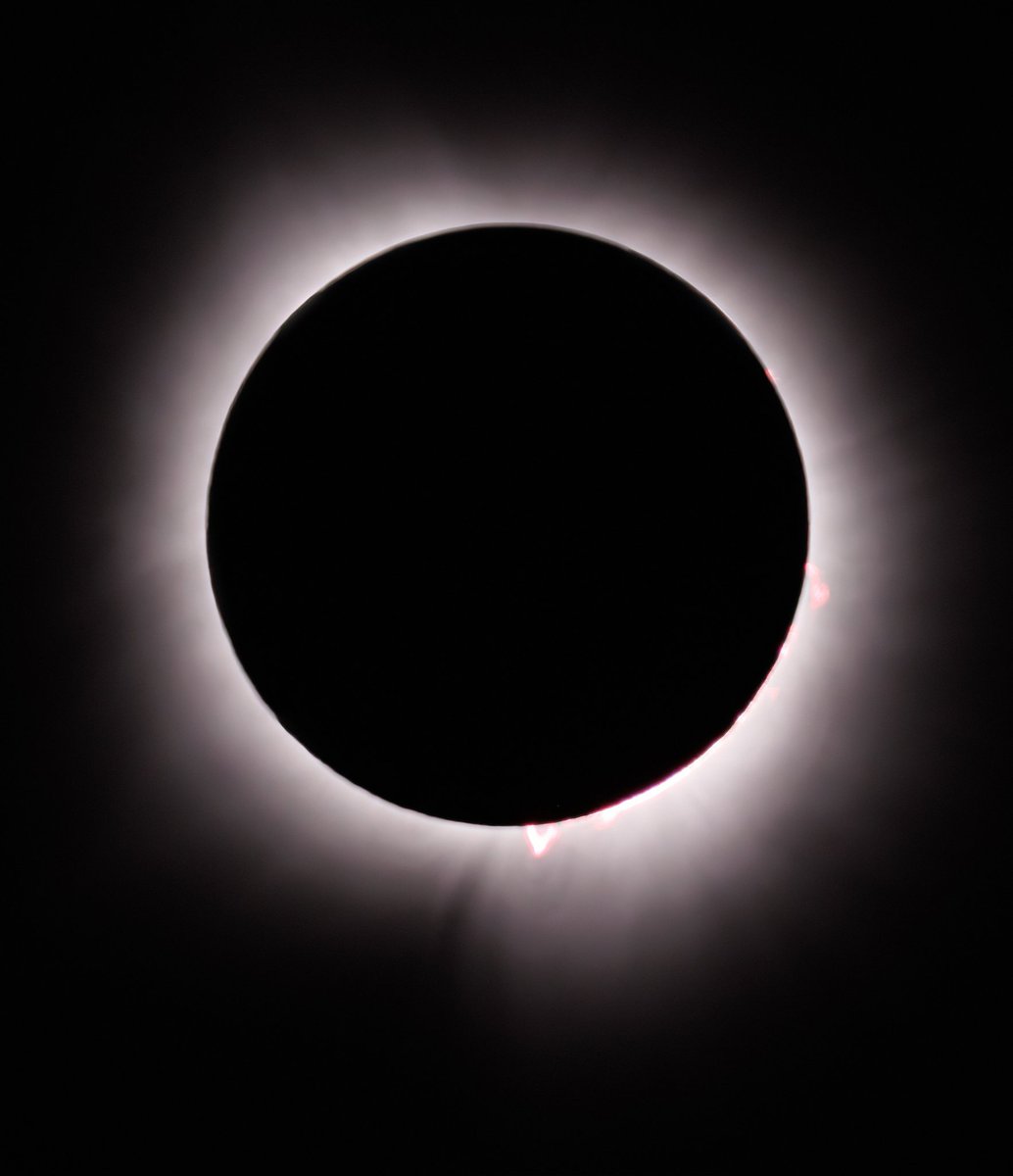 Total Solar Eclipse captured by @erikkuna for Supercluster from Jackson, Missouri #Eclipse2024