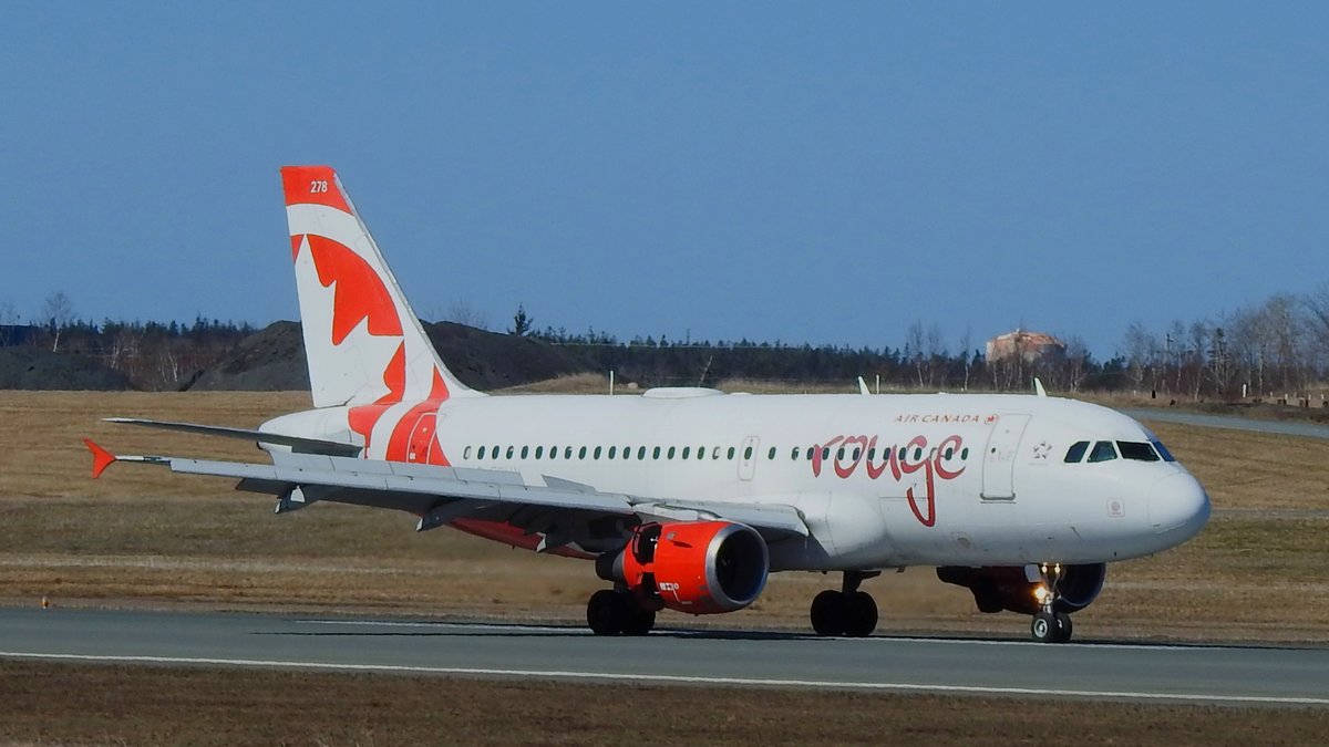 AC rouge #A319 -114 #CGBHY landing on Rwy 05 CYHZ