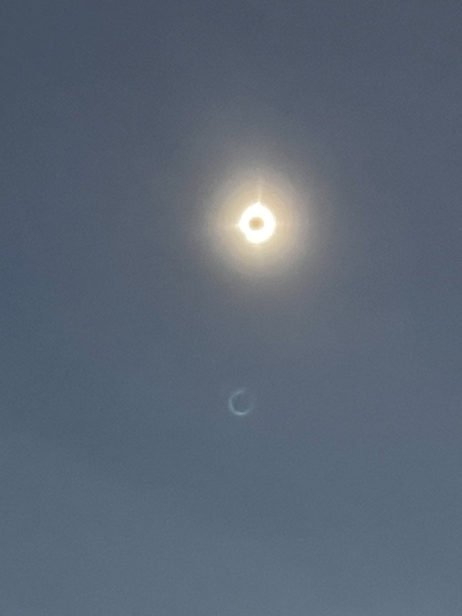 eduability's tweet image. Wow! #Eclipse24 totality in Montreal ,Canada.I can see clearly now…!!A historical celestial moment!! 

When the moon is in the Seventh House
And Jupiter aligns with Mars
Then peace will guide the planets
And love will steer the stars🙏🏻🌖🌓🌕✌🏻☮️🇨🇦