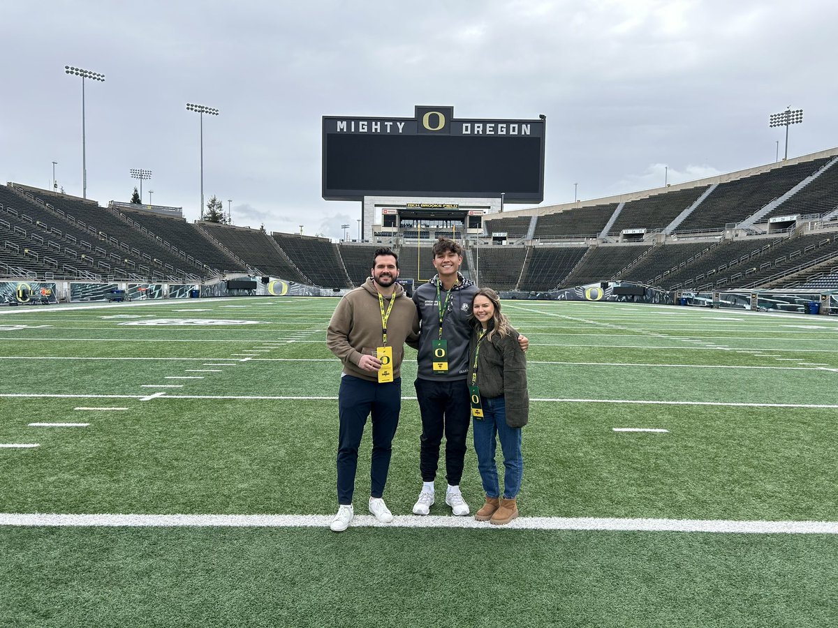 Had an amazing time at Oregon this weekend. Thank you to all the coaches for this amazing opportunity! @CoachDanLanning @CoachWillStein @jakekaneda @ptbiondo @CoachAWilkins @Greg_Panelli @E1onPai9e