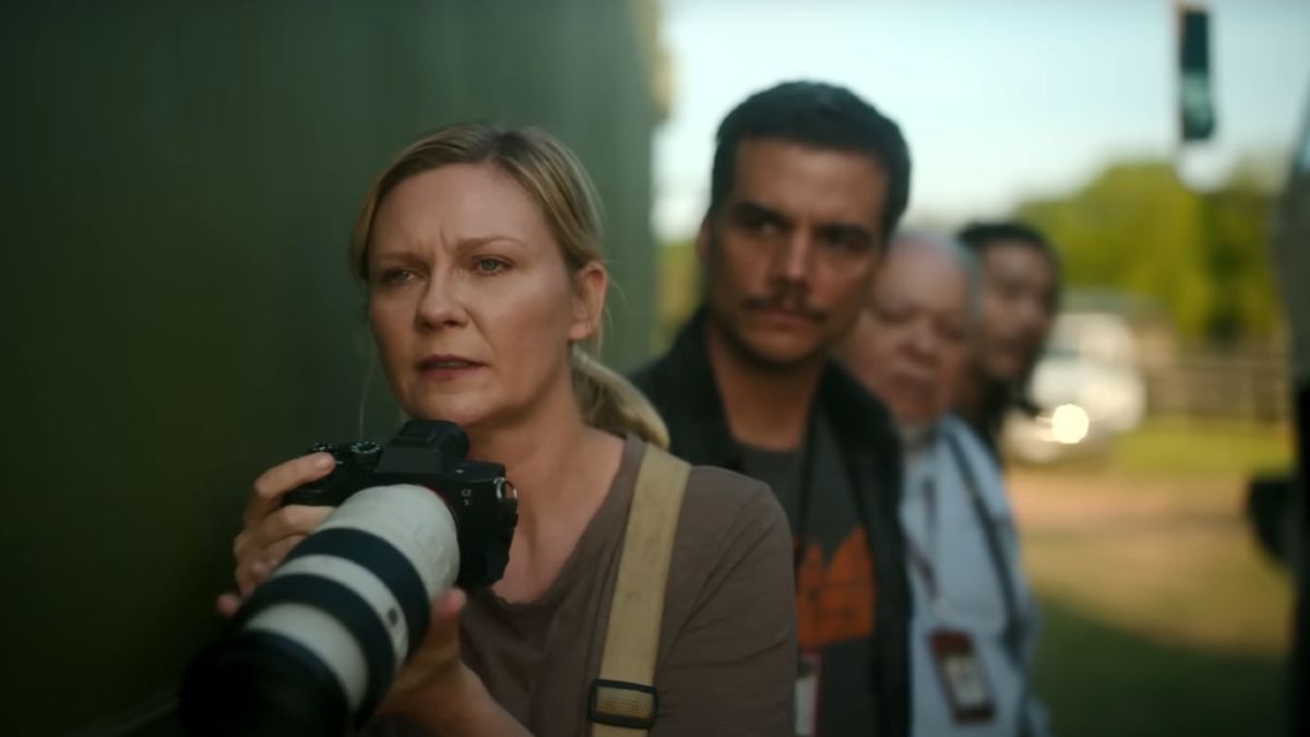Kirsten Dunst stars in the new thriller CIVIL WAR, opening Friday at the Fargo Theatre. In the harrowing new film, a team of military-embedded journalists race against time to reach DC before rebel factions descend upon the White House. Get tickets: fargotheatre.org/movies/civil-w…