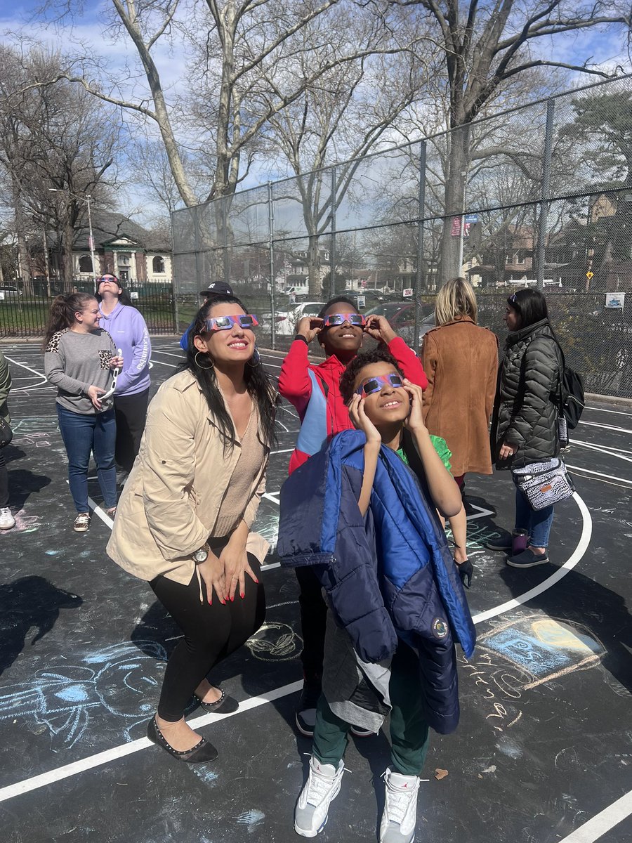 nliap35's tweet photo. Solar Eclipse 2024 @PS20PtRichmond https://t.co/LOhUb8cjBI