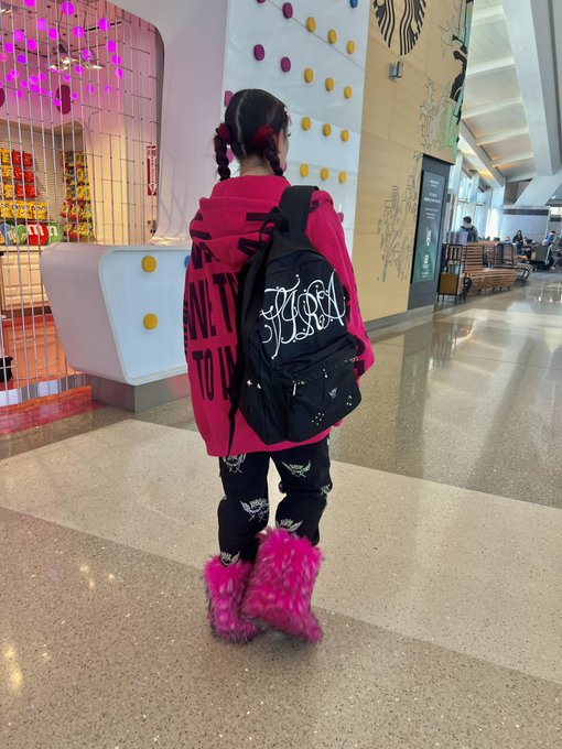 Airport fit check https://t.co/XVEyQ6fBDH