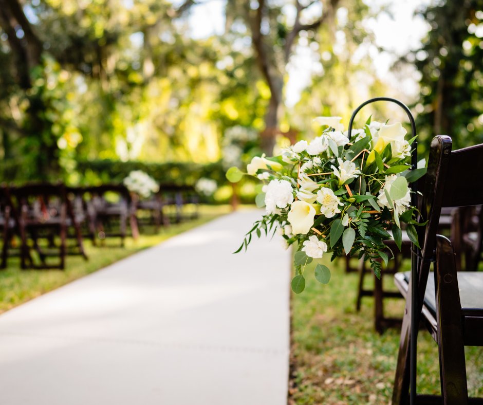 Gorgeous details of another beautiful Ancient Oaks ceremony ✨ 🍃 💐
•
•
@BakersRanchfl 
Schedule your tour today! - bit.ly/3rjOoZI | 941-776-1460
•
•
#bakersranchwedding #allinclusivevenue #allinclusivewedding #floridaweddingvenue  #bestweddingvenue