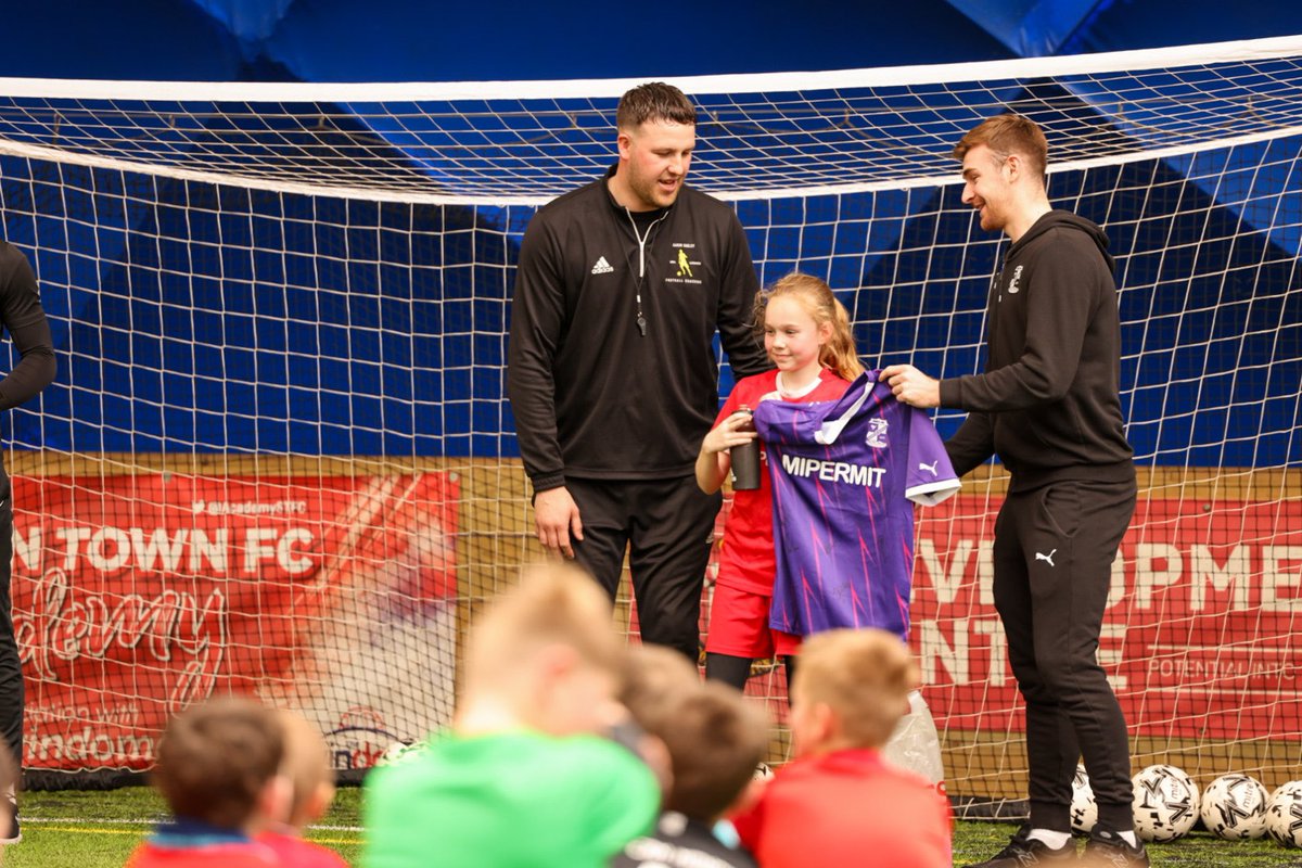 First Easter camp was a success… onto more in the future! @W32Henry 🧤 ⚽️ Thank you Minno for attending and answering some questions 🙌 ⚽️