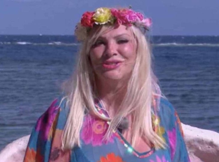 La coroncina solo se sei Ilona Staller #isola