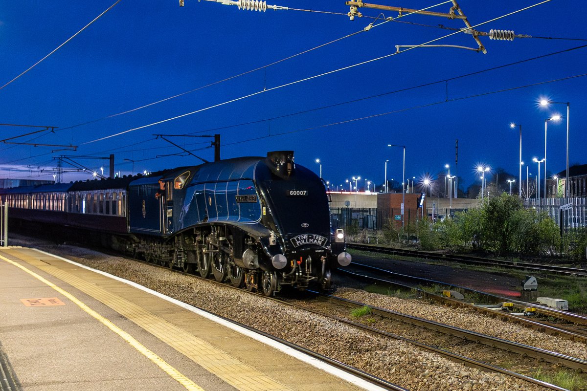 A4 60007 'Sir Nigel Gresley' arriving at Peterborough with 1Z07 Newcastle to Kings Cross charter on 06th April 2024 @Steam_Dreams #ECML #SirNigelGresley