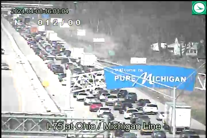 Heavy traffic heading north back toward Michigan in the Toledo area.