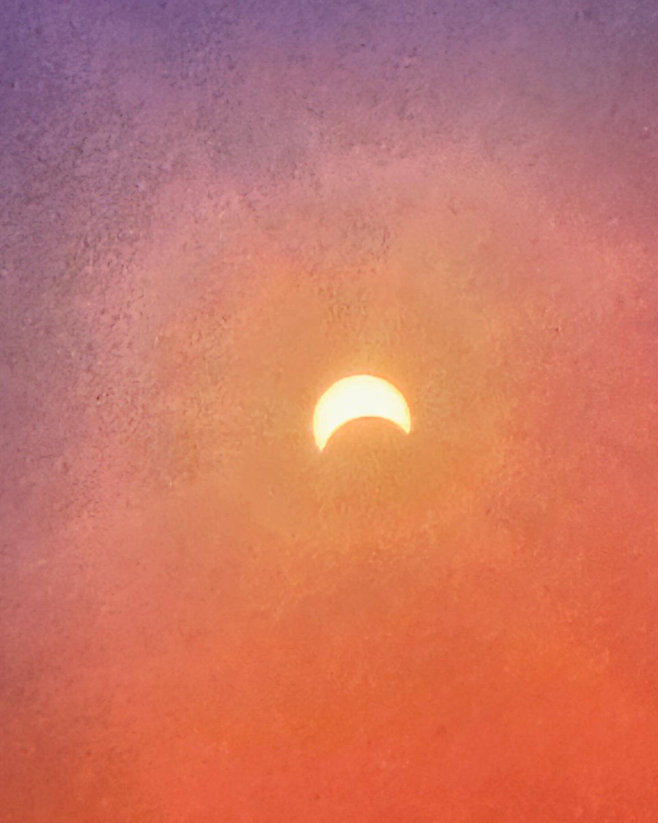 shadows come to light 
#Eclipse #Eclipse2024 #solareclipse #shadow