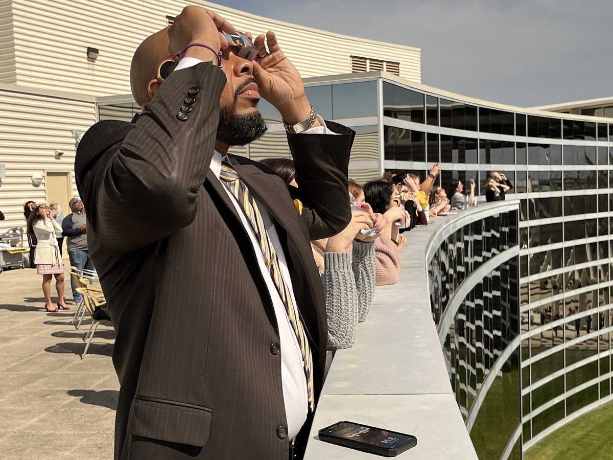 OaklandSchools's tweet photo. Today, we celebrated the solar eclipse by safely viewing it with eclipse glasses on. It was great experiencing this historic moment together. #LifeatOS #SolarEclipse https://t.co/Y8Y6SGEiB0