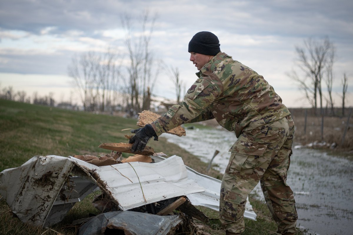 In the wake of an EF3 tornado that struck the region, @OHNationalGuard Airmen with the 200th Rapid Engineer Deployable Heavy Operational Repair Squadron helped state and local authorities remove debris and restore access to public infrastructure. 🔗ngpa.us/29177