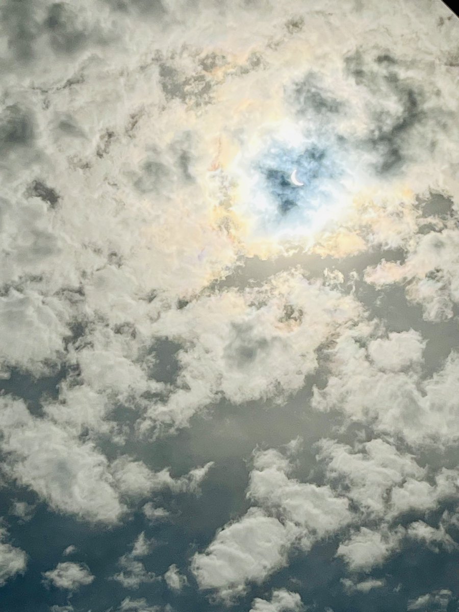 So much fun watching the partial #SolarEclipse @NIH @NCIResearchCtr @NIHClinicalCntr with friends and colleagues @nciccr_gmb #BladderCancer clinic and Apolo lab @NCICCR_MOS