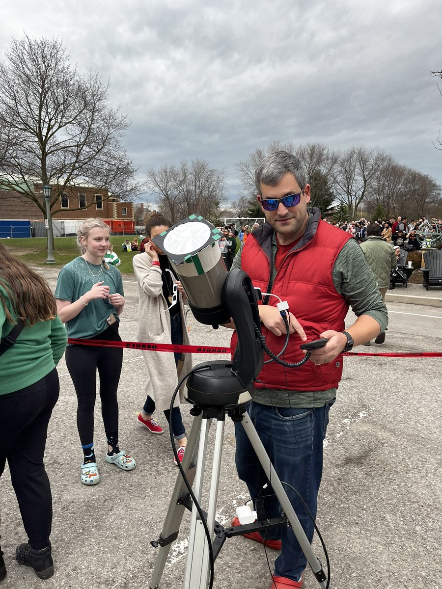 The @Ridley_College community celebrating science and our love of learning at today’s “Festival of Totality”. #RidleyLearns