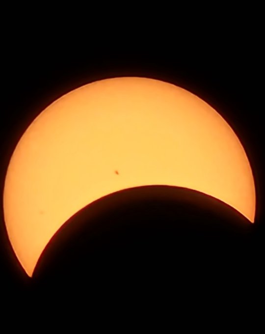Solar Eclipse 2024  📸: Me!  I even captured a couple sun spots! https://t.co/uzko7mDsyA