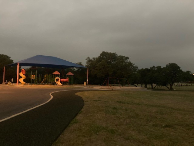 RedlandOaksES's tweet image. Getting dark @RedlandOaksES during the eclipse and during totality. 🦝@NEISD  #neisd