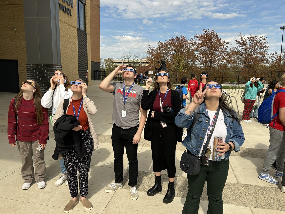 MeridianMstangs's tweet photo. Total eclipse of the school! https://t.co/hMbrJNsPp2
