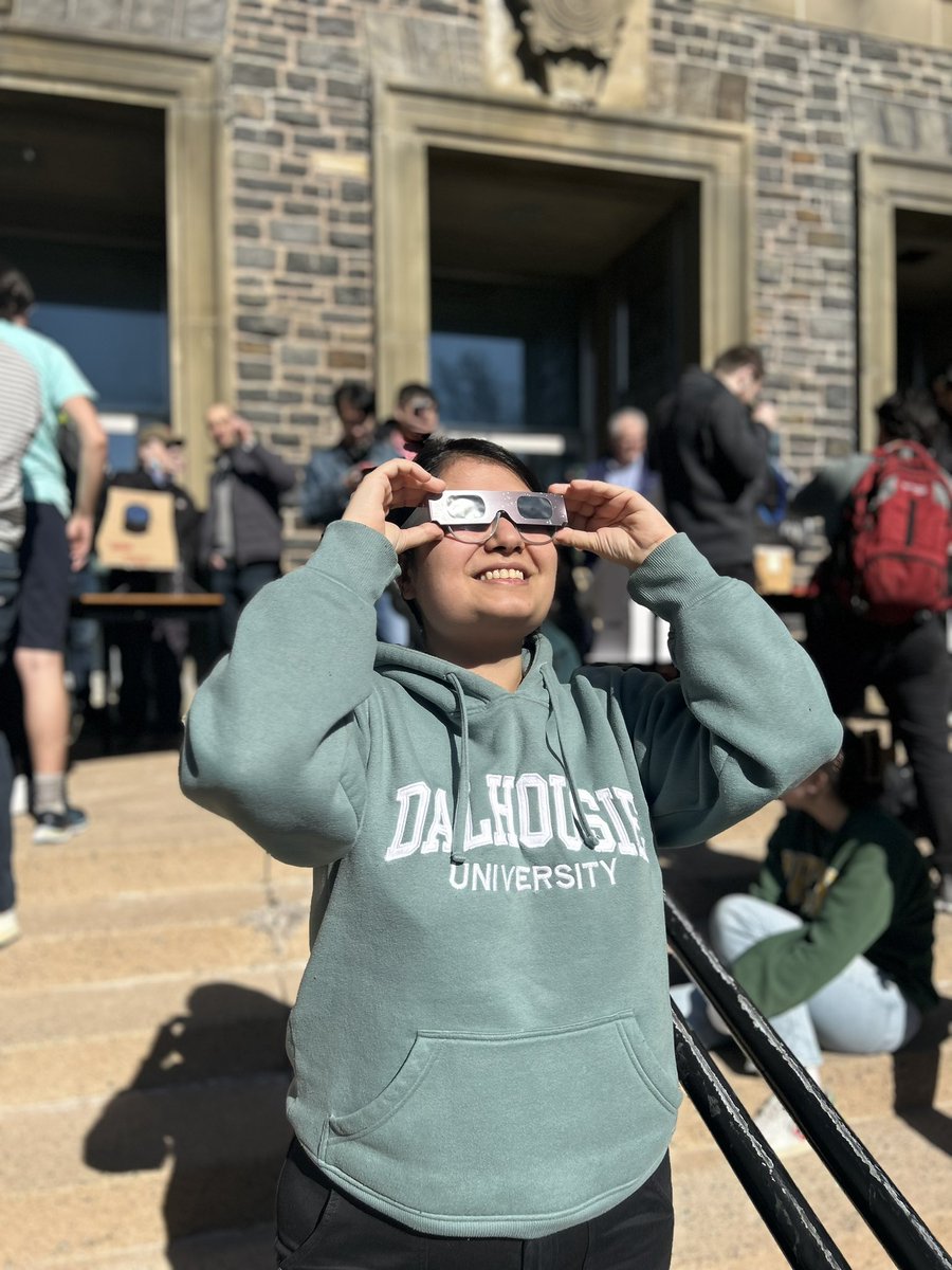 We had a wonderful time viewing the solar eclipse at the Dunn Building on Dal’s Studley campus this afternoon! Thanks to @DalScience for hosting and to the Dal community for coming together for a unique and exciting event! @DalhousieU #SolarEclipse2024