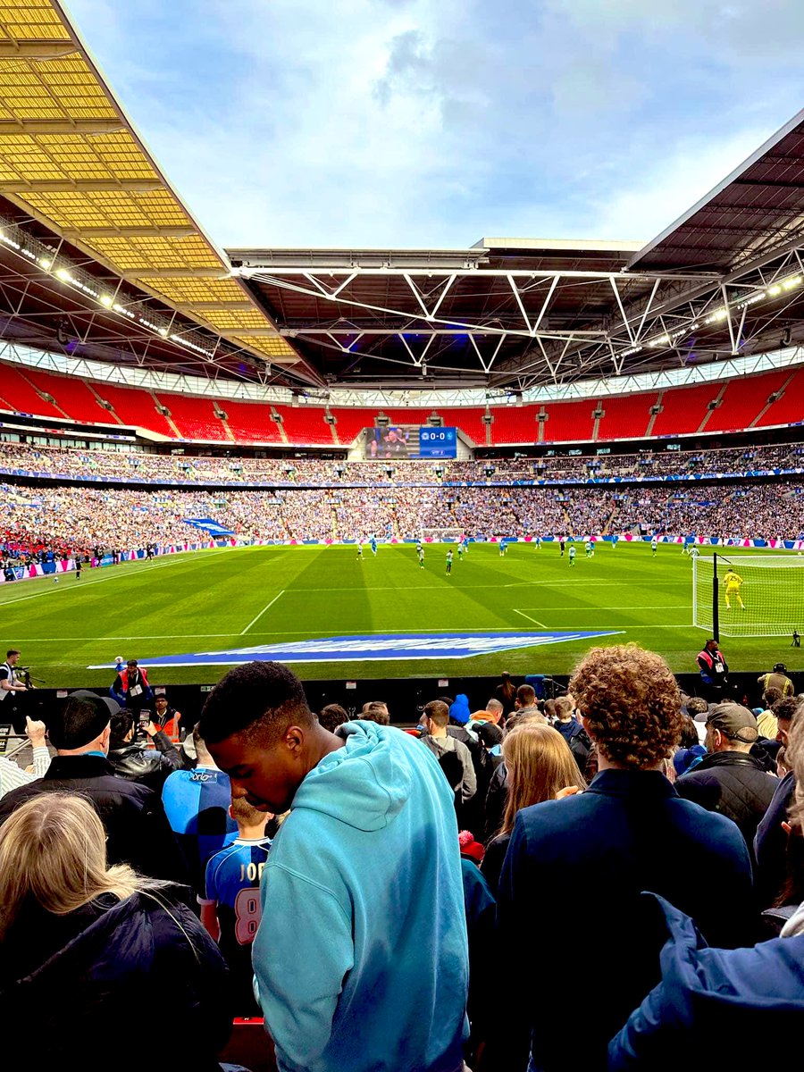 This sums up the unreal support from @theposh at #Wembley yesterday for the #BristolStreetMotorsTrophy 22000+ from little Peterborough. 🙌🙌. Incredible support 🙌🙌 #POSH #PUFC #UTP 🔵 ⚽️ 🏆