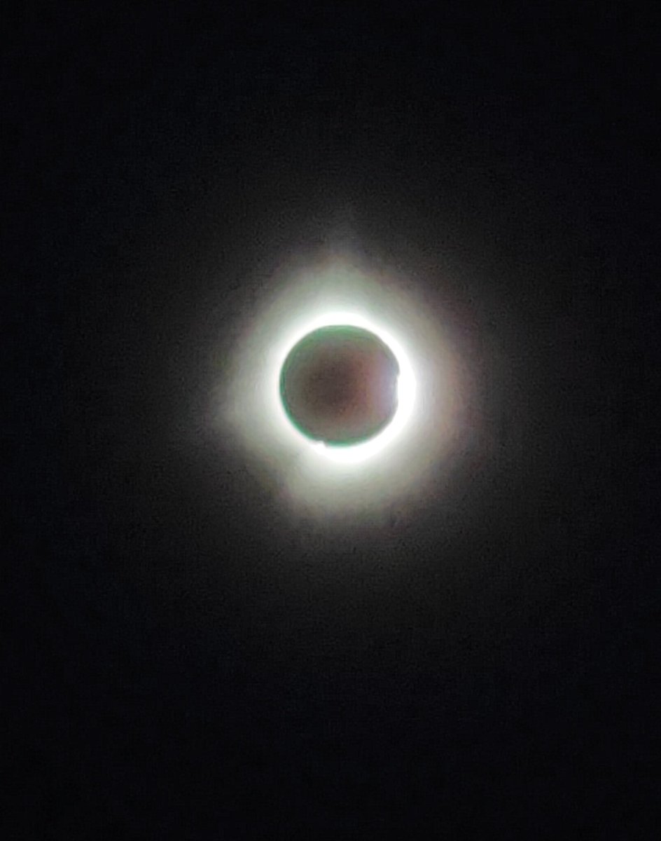 Grateful for the rare opportunity to witness the stunning solar eclipse on an exceptionally clear day in Montreal today. Moments like these remind us of the beauty and grandeur of the universe. 🌞🌑