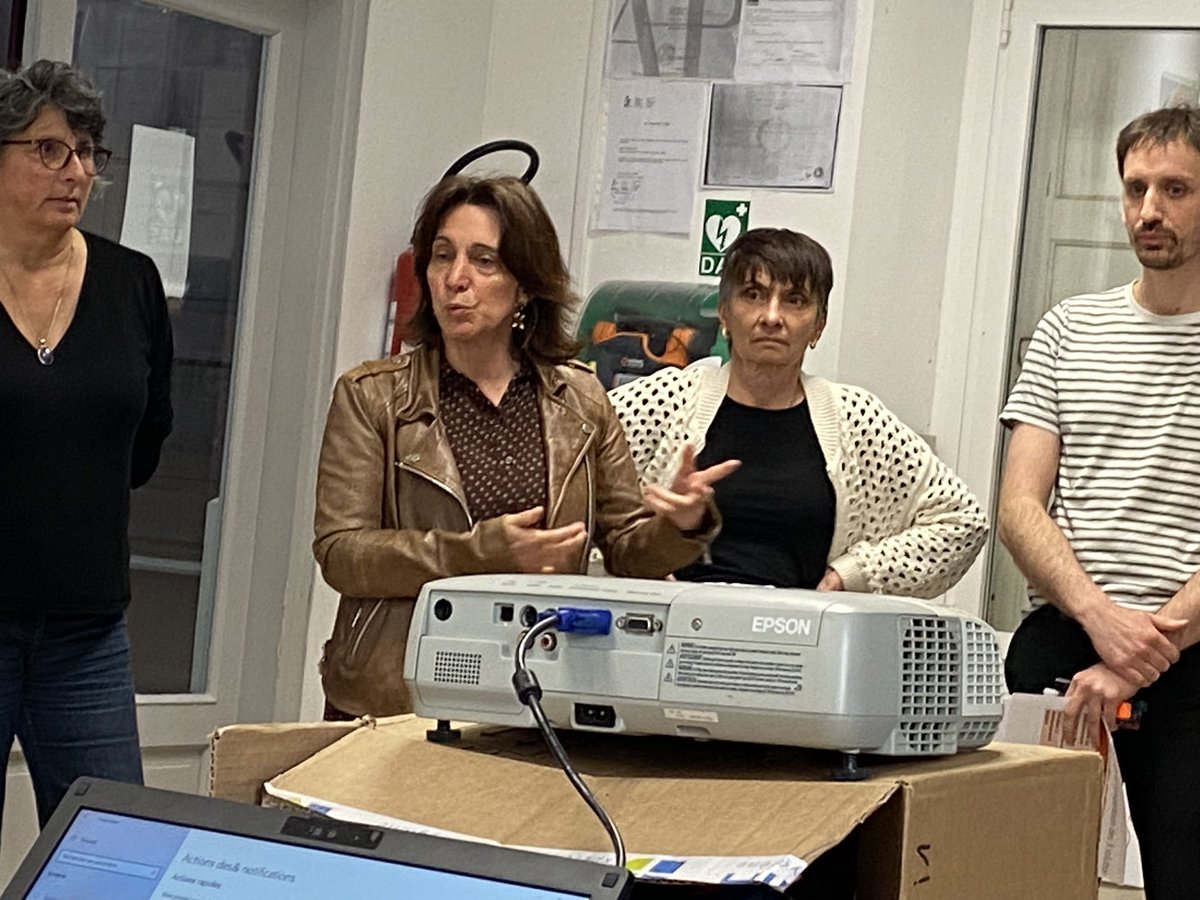 ParodiClemence's tweet photo. 🛑 Présente ce soir en présence de madame Camard maire du 1/7 pour une Concertation publique à #Malmousque
une réflexion publique s’impose.
Objectif de cette concertation : trouver une solution de voirie adéquate pour fluidifier la circulation..
#Marseille https://t.co/I05dcLNie3
