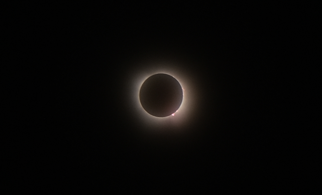 Several scientists from #MPSGoettingen are currently attending the Joint Solar Orbiter, Parker Solar Probe, and DKIST Meeting in Texas - and enjoying the #SolarEclipse2024! Thanks for this lovely shot taken by #MPSGoettingen scientist Daniele Calchetti!