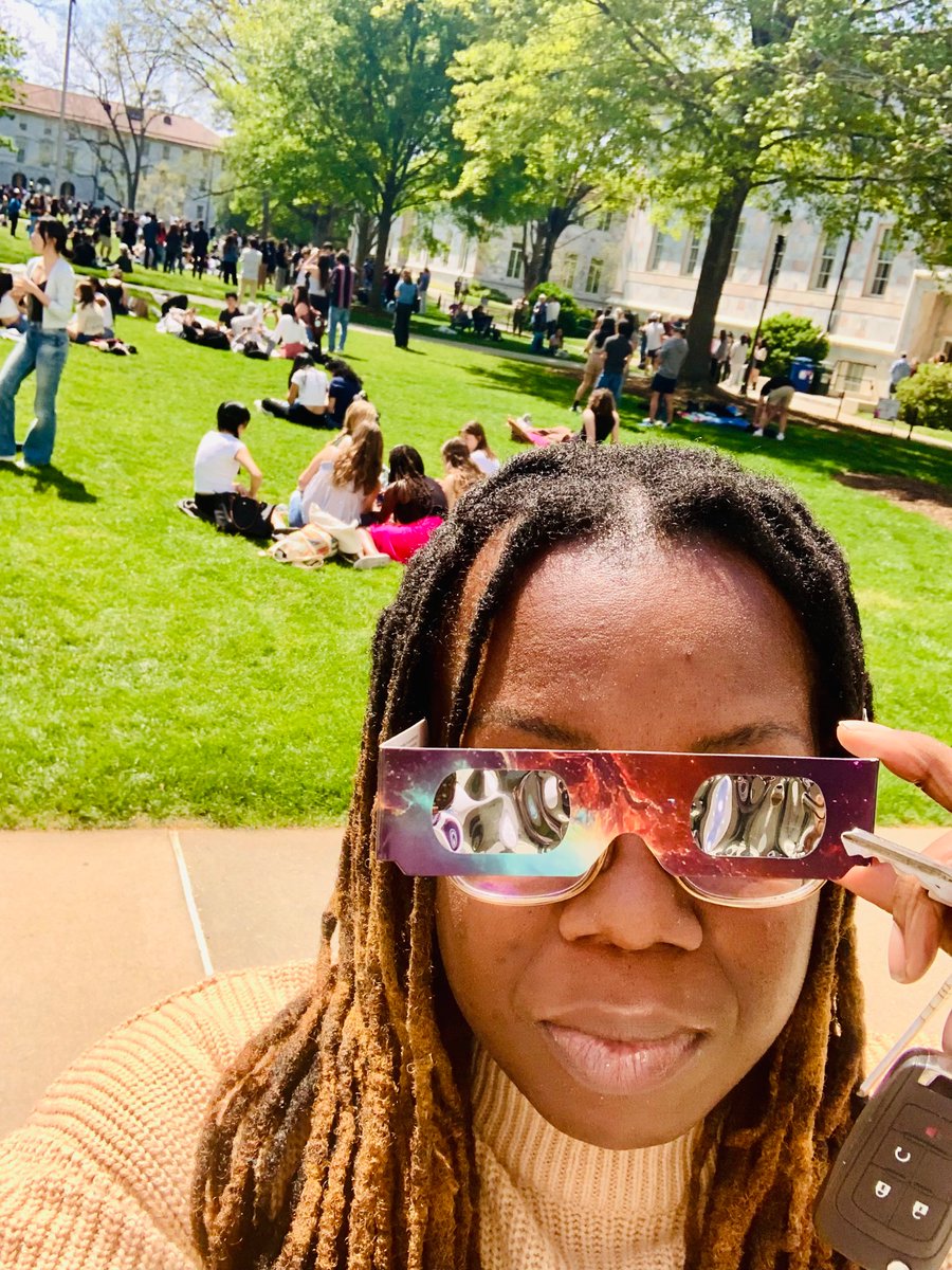 Nothing like a little @EmoryAASDept &amp; <a href="/emorycollege/">Emory College</a>  #SolarEclipse2024  party to break up a long teaching day. 🥰