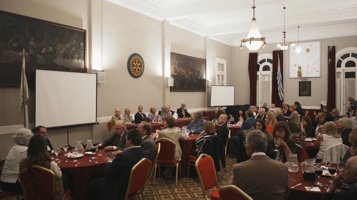 Agradezco a Rotary Pocitos por la invitación a disertar en su encuentro de esa noche.