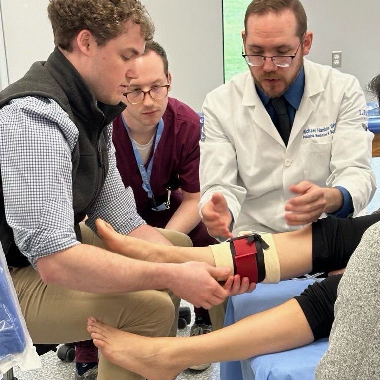 Excellence in Education : ​ LECOM podiatric medicine students participated in learning some OR protocols in their new lab facility.​ buff.ly/3tC5ANc