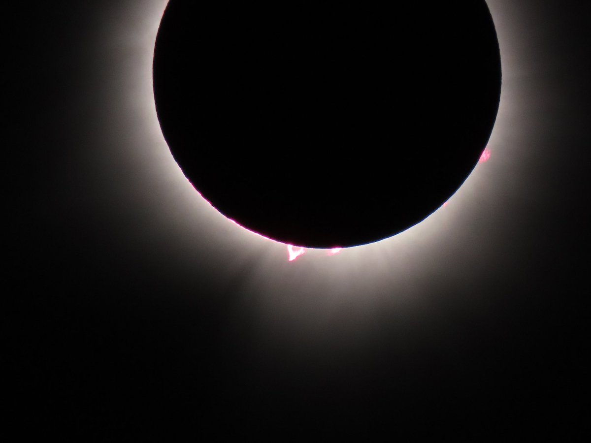 The one in a trillion coincidence that makes total solar eclipses possible: the Moon's diameter is 400 times less than the Sun's diameter, yet it is also 400 times nearer to Earth. #SolarEclipse2024