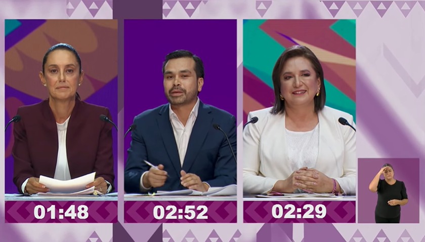 La política mexicana ha convertido los debates en un espectáculo difícil de tomar en serio. En @LaFabricaMX_ hicimos un pequeño experimento: @MemoMan_ y @danymelchorf acompañaron a dos familias a comentar el debate en vivo. Una en Iztapalapa, otra en Benito Juárez. 👇🏼👇🏼