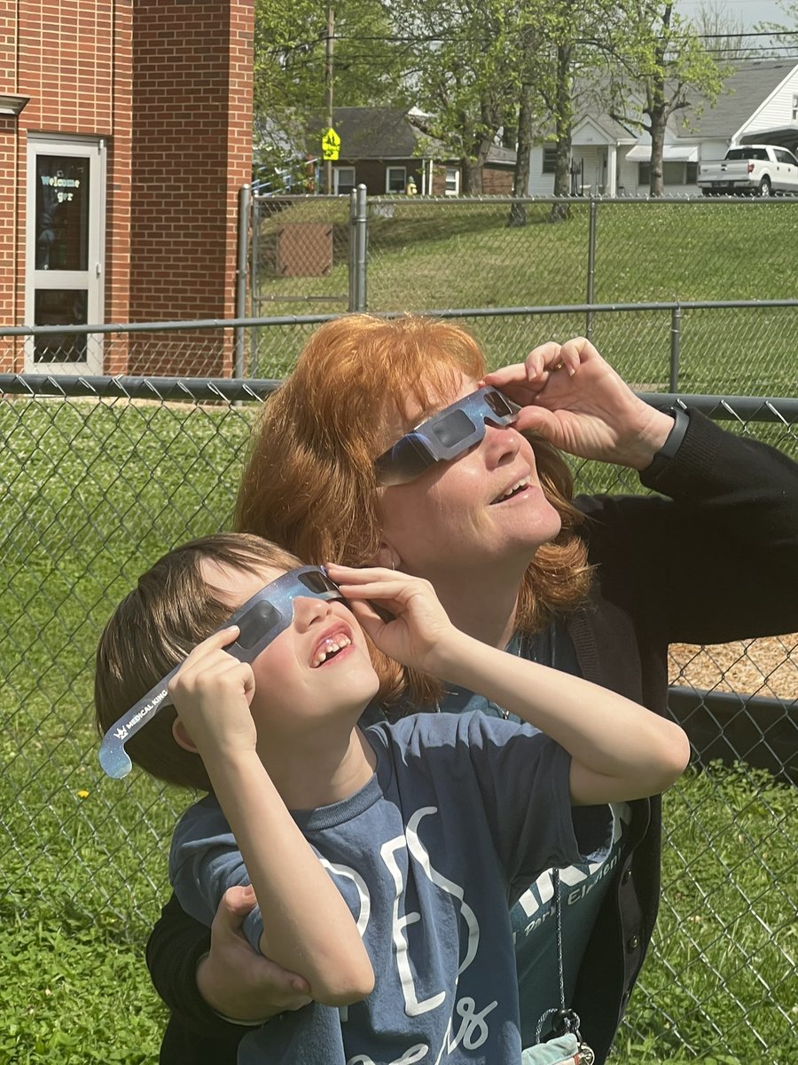 It is a blessing to see through the eyes of a child! Such wonderment and joy! #mimitheprincipal #Masonthestudent 🤩🌒🌞🕶️😎