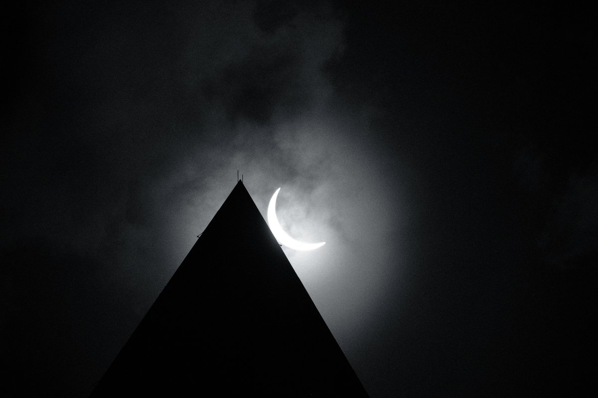 JGrobePhoto's tweet photo. Eclipsed https://t.co/RWS999eOHa